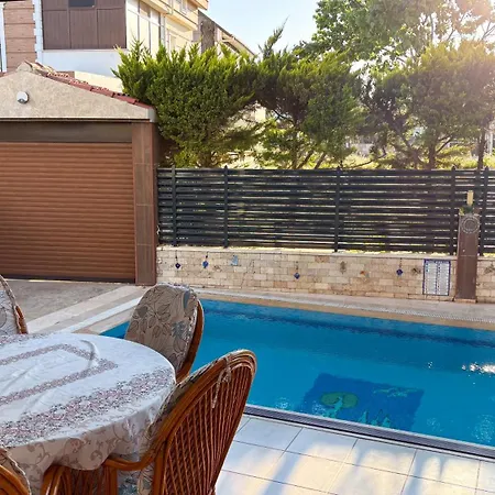 Havuz: Organic Oasis With Pool And Sea Views