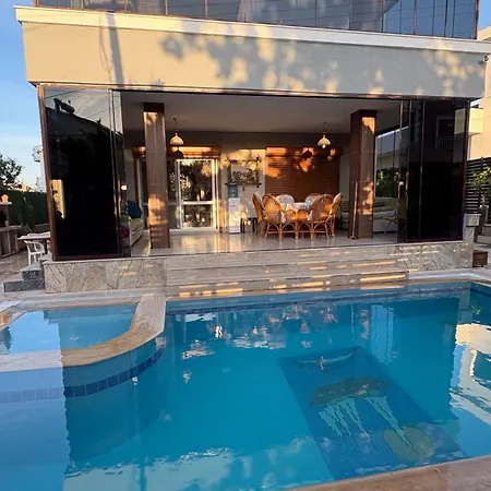 Havuz: Organic Oasis With Pool And Sea Views Vilă