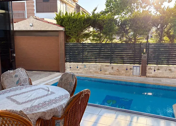 Havuz: Organic Oasis With Pool And Sea Views