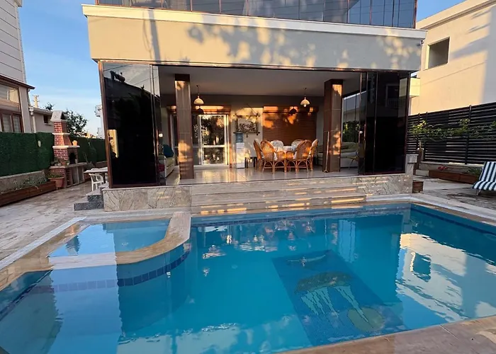 Havuz: Organic Oasis With Pool And Sea Views Vila